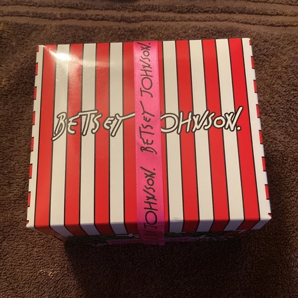 - Betsey Johnson plush socks three pairs - Picture 3 of 5